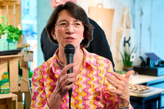 Rid-Vorständin Michaela Pichlbauer beim offiziellen Start des „Urban Gardeners“-Konzepts im Münchner Rathaus.