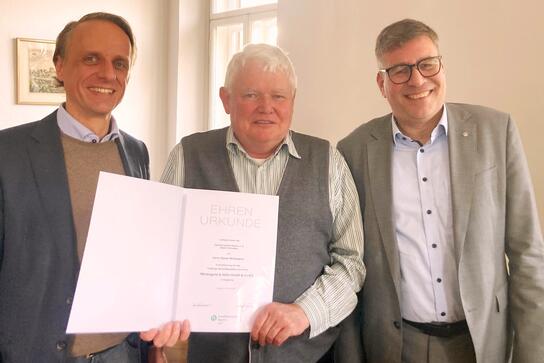 Ehrung (v.l.): HBE-Ortsvorsitzender Ullrich Mayer, Rainer Wintergerst und Wirtschaftsreferent Wolfgang Hübschle.