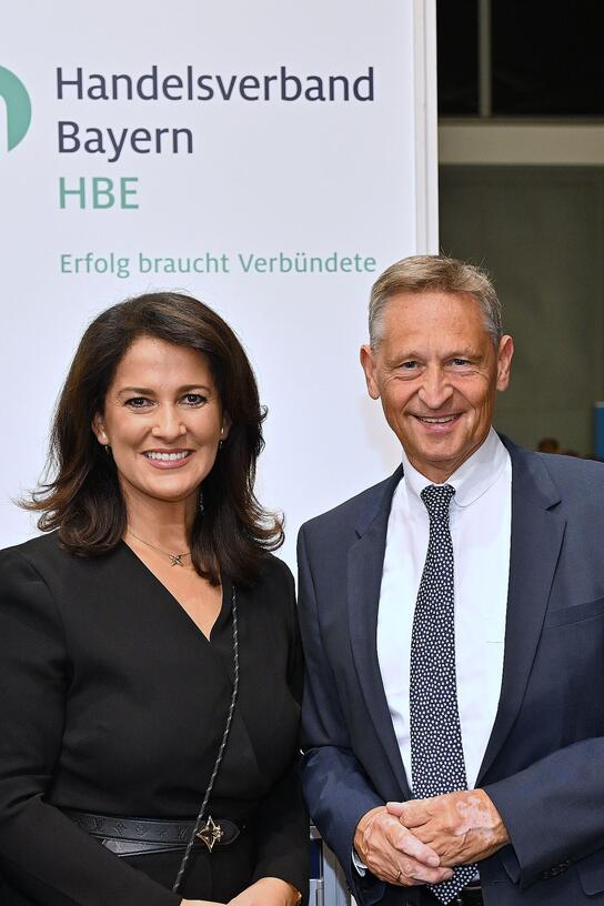 HBE-Hauptgeschäftsführer Wolfgang Puff und Landwirtschaftsministerin Michaela Kaniber.