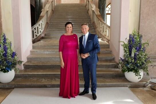 Sommerempfang: Landtagspräsidentin Ilse Aigner begrüßt HBE-Hauptgeschäftsführer Wolfgang Puff.