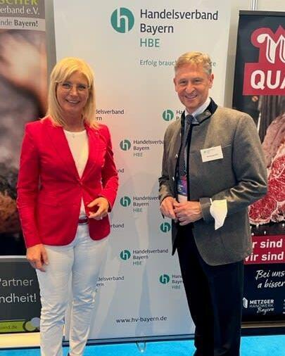 Gespräch am Rande des CSU-Parteitags in Würzburg: HBE-Hauptgeschäftsführer Wolfgang Puff mit Arbeits- und Sozialministerin Ulrike Scharf.