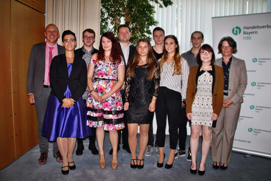 HBE-Bezirksvorsitzender Ralf Ludewig lobte auf der Abschlussfeier die Jungkaufleute.