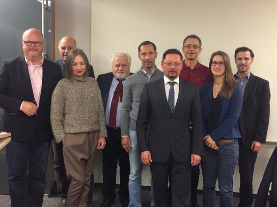 Franz Mayr (2.v.l.) und Thomas Dieser (v.r.) im Kreis des Vorstands von IN-City.