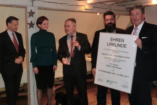 Unternehmen des Jahres (v.l.): HBE-Hauptgeschäftsführer Wolfgang Puff, Kerstin Schulte- Eckel (S-Kultur), HBE-Bezirksvorsitzender Jürgen Oriold, Stefan Denzlinger (S-Kultur) und HBE-Bezirksgeschäftsführer Uwe H. Werner.