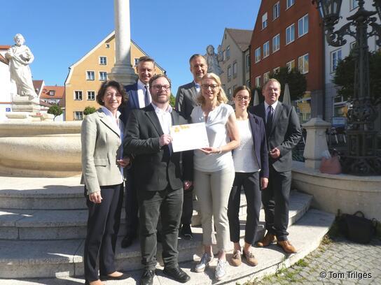 (v.l.): Michaela Pichlbauer (Rid Stiftung), HBE-Hauptgeschäftsführer Wolfgang Puff, Thomas David (Citymanager), Roland Eichmann (1. Bürgermeister), Renate Mayer (Aktiv-Ring), Johanna Seßler (Cima) und HBE-Bezirksgeschäftsführer Andreas Gärtner.