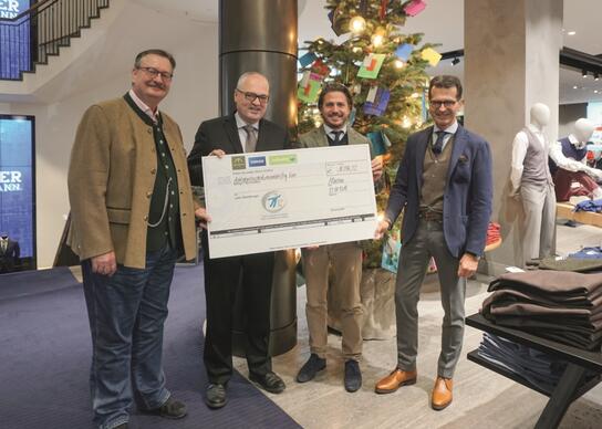 Bild (v.l.n.r.): Flori Schuster (Sporthaus Schuster), Caspar-Friedrich Brauckmann (Kustermann), Anton Schrobenhauser (kids to life), Frank Troch (Hirmer).