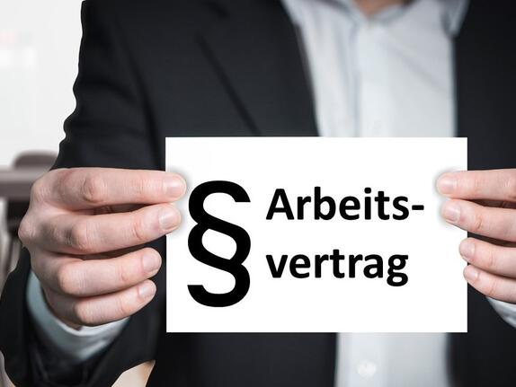 Stolperfallen vermeiden: Die Gestaltung von Arbeitsverträgen