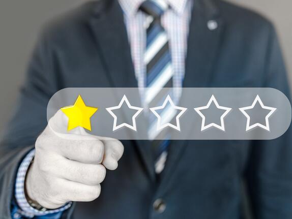 Kundenzufriedenheitsumfrage per Mail: Ohne Einwilligung unzulässige Werbung!