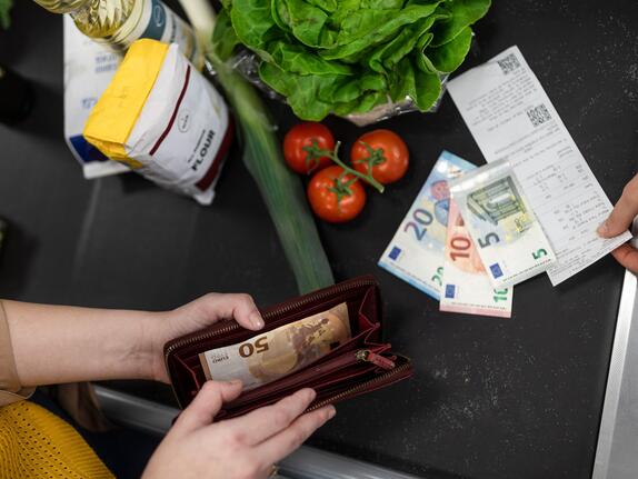 On- und Offline bezahlen: Wie kommen Händler an ihr Geld?