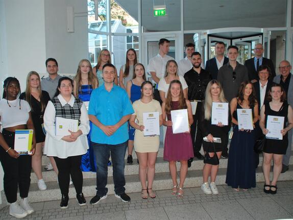 An Tagen wie diesen: Abschlussfeier für Einzelhandels-Azubis