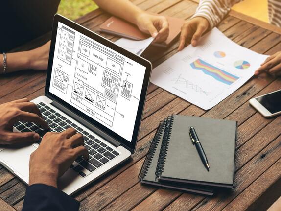 Profis im Online-Handel: Fachwirt im E-Commerce an der Akademie Handel 