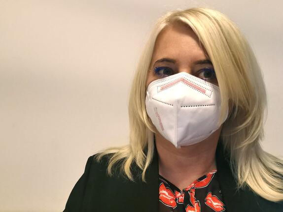 Kassen- und Thekenarbeitsplätze: Keine generelle Ausnahme von der Maskenpflicht