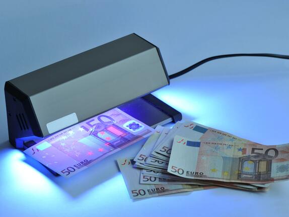 Falschgeld: Wie man Blüten erkennt