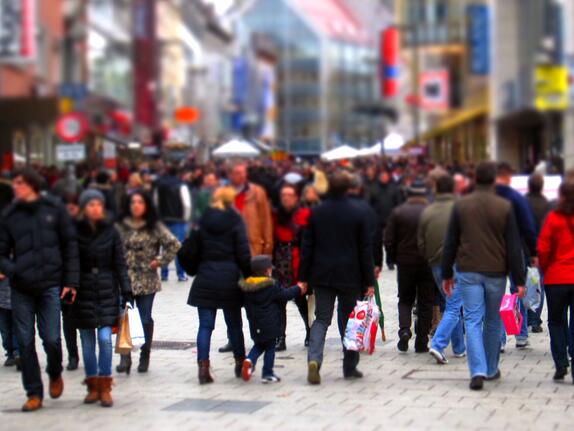 HDE-Konsumbarometer im Januar: Verbraucherstimmung leicht verbessert 