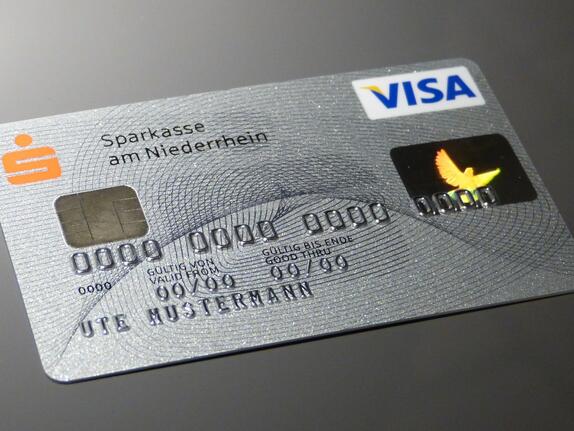 Barzahlung und Kartenzahlung: Ihre Meinung ist gefragt!