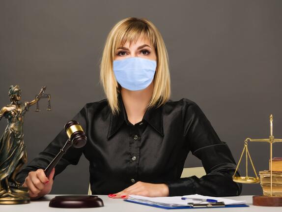 Infektionsschutzmaßnahmenverordnung: Zwei Normenkontrollanträge abgelehnt