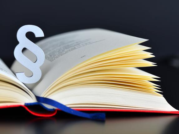 Aushangpflichtige Gesetze: Aktualisierte Neuauflage für HBE-Mitglieder