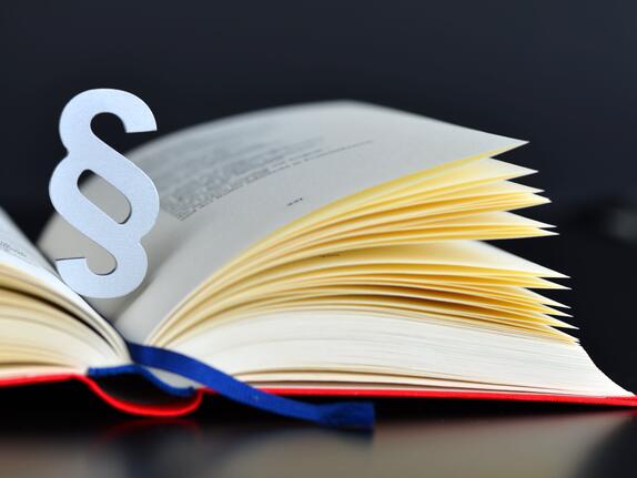 Aushangpflichtige Gesetze: Kostengünstige Neuauflage für HBE-Mitglieder