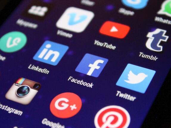 Kunden digital erreichen: Verkaufen über Facebook, Instagram &amp; Co.