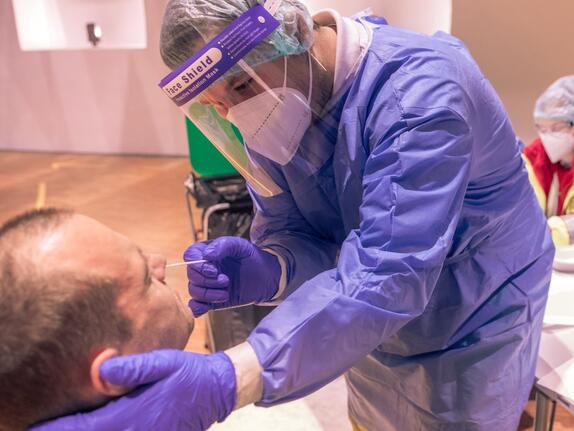 Freiwillige Corona-Tests in Betrieben: Antworten auf die wichtigsten Fragen