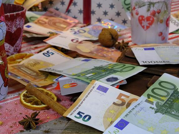 Arbeitsrecht: Wer hat Anspruch auf Weihnachtsgeld?