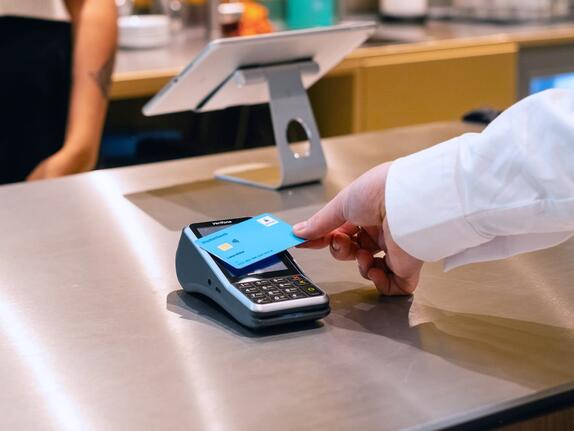 Bargeldlos Zahlen: Immer mehr Händler akzeptieren die Girocard