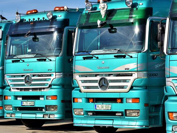 Niedrigwasser löst Logistikengpass aus – HDE fordert: Lang-LKW dauerhaft zulassen