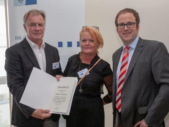 Große Ehre: Ehrenbrief der Stadt Erlangen für Werner Schmidt