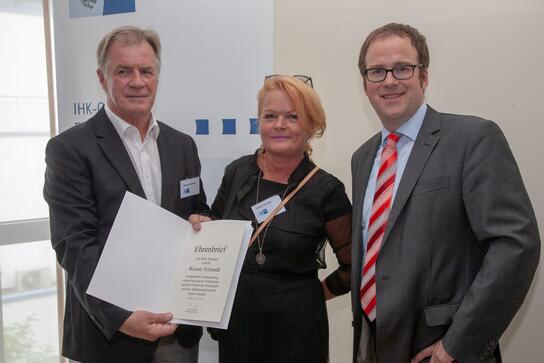 v.l.: Werner Schmidt, Andrea Schmidt, OB Dr. Florian Janik