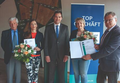 v.l.n.r.: Andreas Eibl, 3. Bürgermeister von Grafenau, Eva-Maria Blach, Landrat Sebastian Gruber, Marion Waldhauser-Hasbach, HBE-Bezirksgeschäftsführer Josef Kellermann