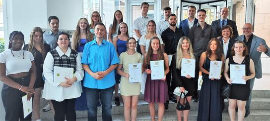 Die jungen Absolventen aus dem Einzelhandel in der Stadt und dem Landkreis Bad Kissingen